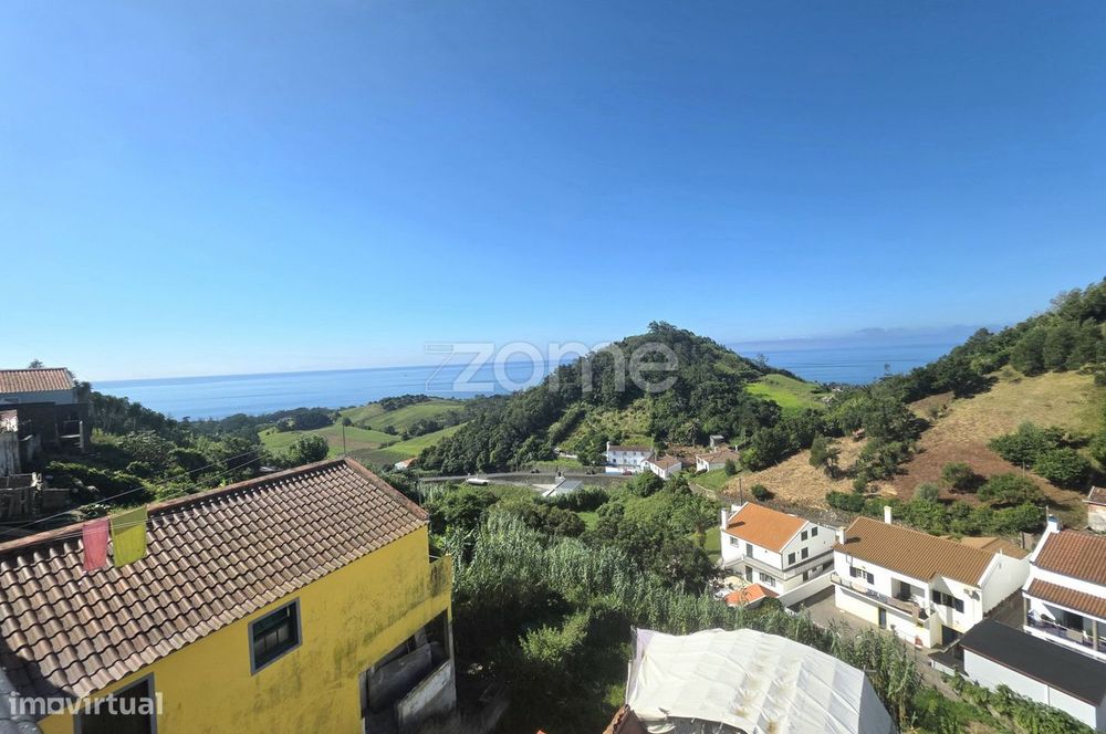 Moradia T3 com Vista Mar - Água de Pau