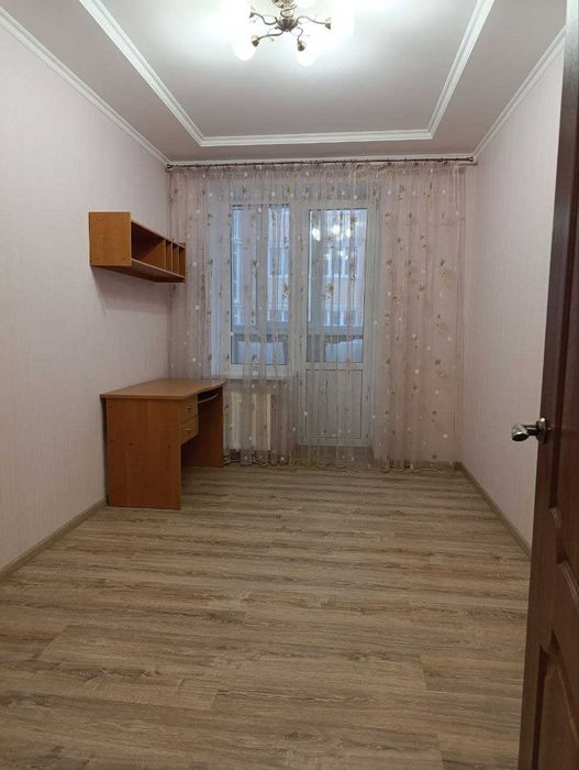 Простора 2-х кімн. у гарному стані з газовим котлом. Центральний парк!