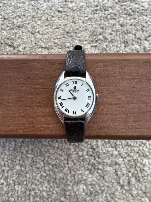 Жіночий механічний годинник Universal Geneve 1960-1969 рік