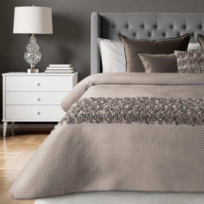 Narzuta 170x210 Roses beżowa róże 3D welwetowa 390 g/m2