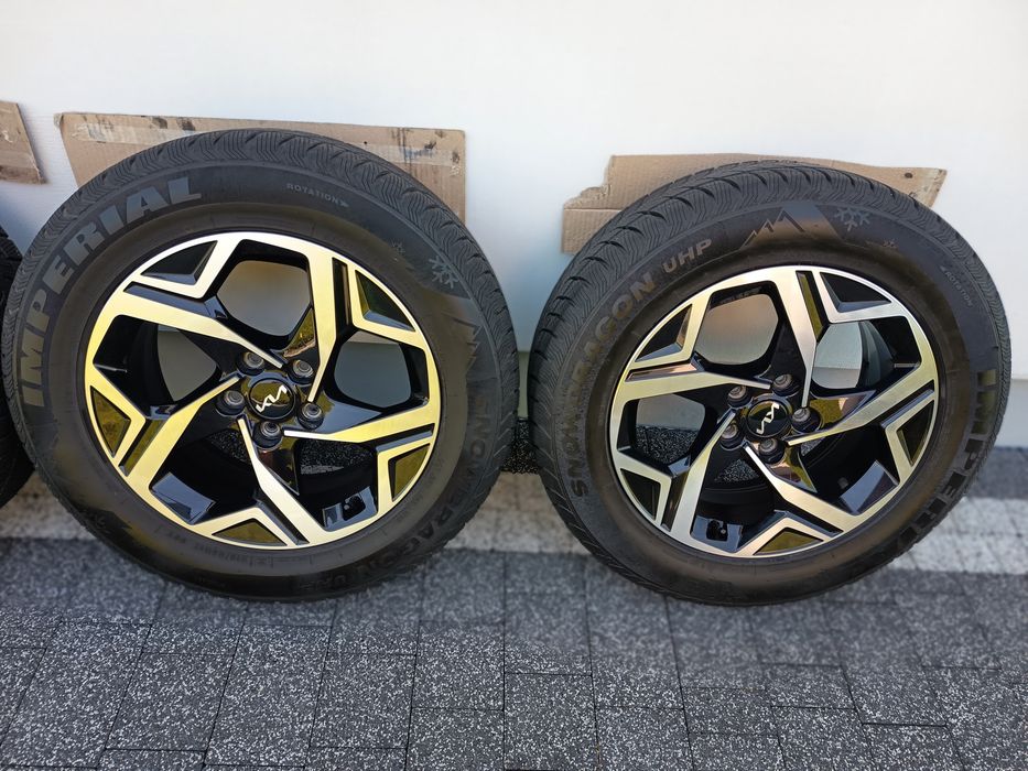 Sprzedam prawie nowe koła Kia sportage V zimowe 215/65/R17