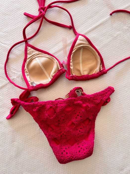 Biquini cor-de-rosa em crochet