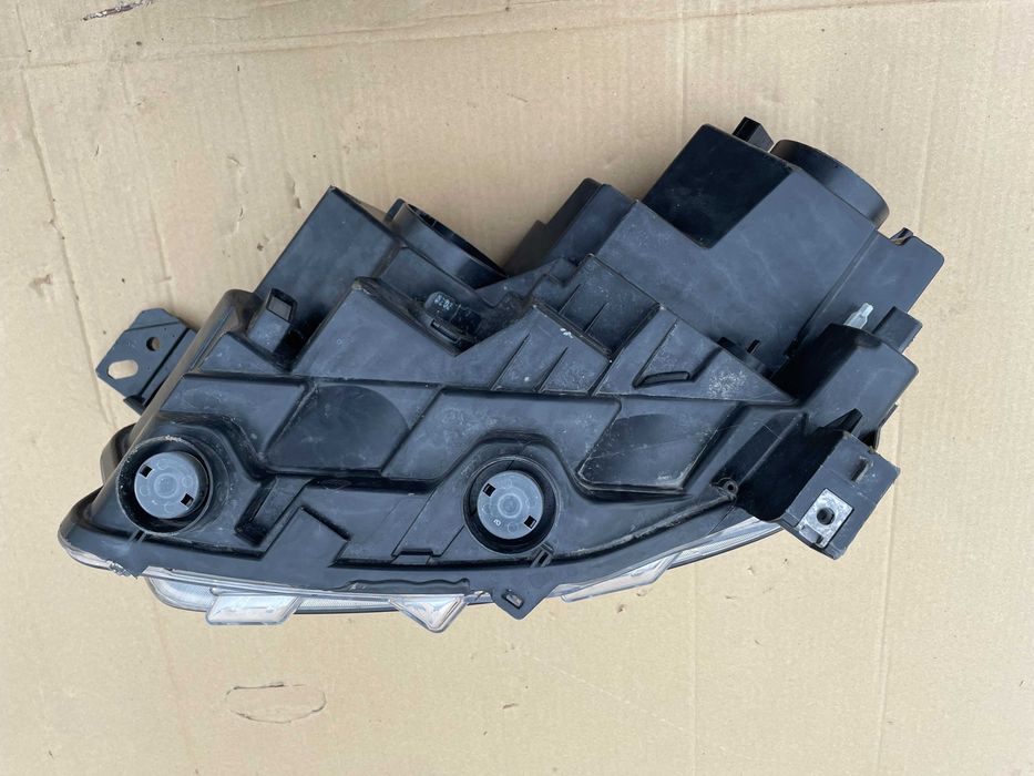 Lampa przód przednia prawa Citroen Berlingo III Europa