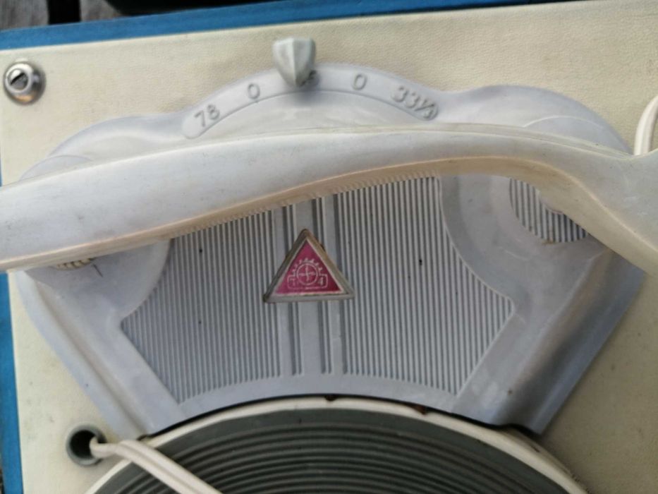 Stary  gramofon z PRL.