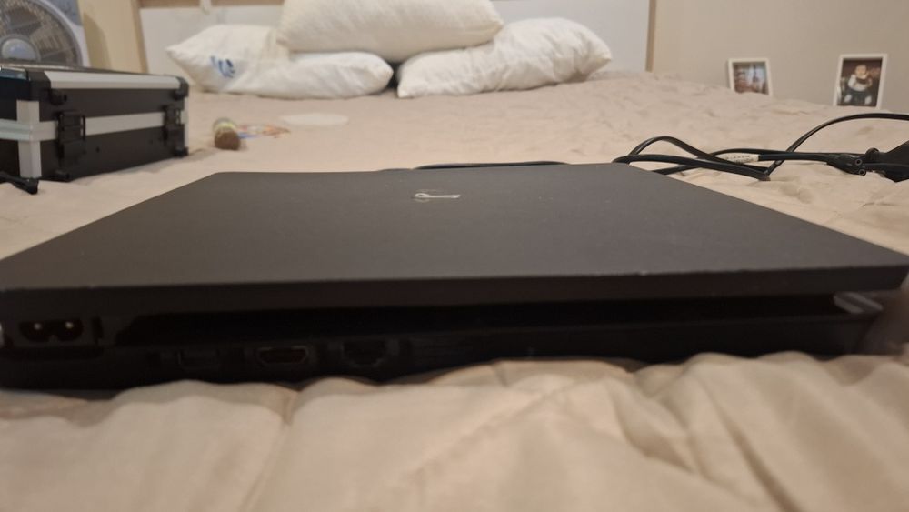 PS4 com cabo HDMI e alimentado e jogos dcs incluídos