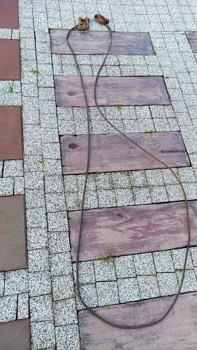 Gruba lina stalowa zaczepy