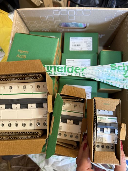 Перекидний автомат Hager Хагер, автомат ввода резерва, SFT