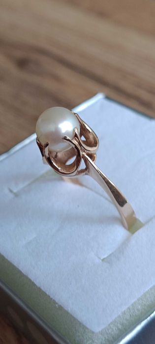 Złoty radziecki pierścionek z perłą, próba 583