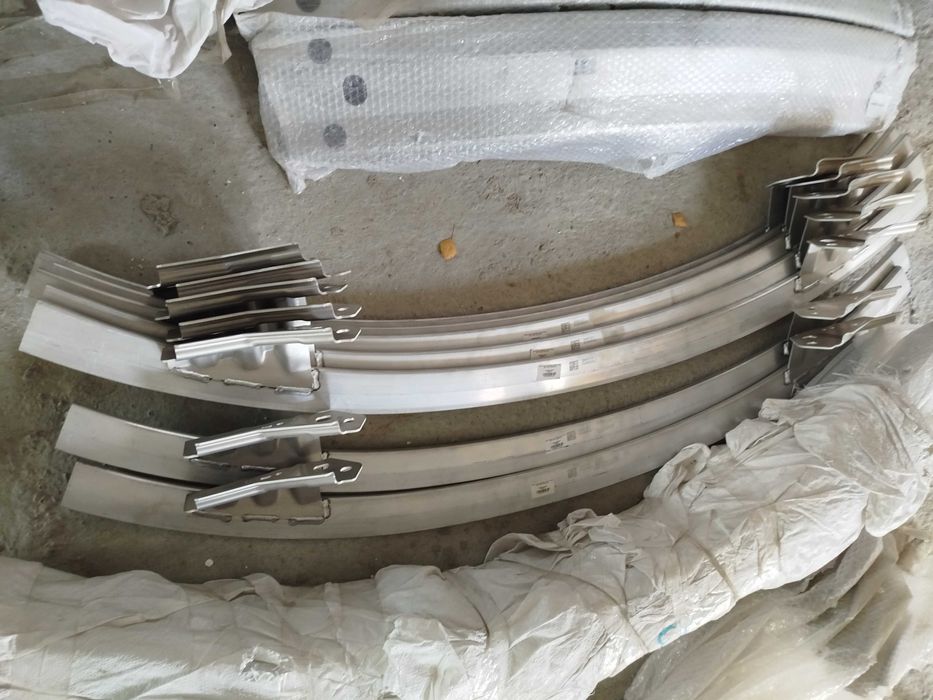 Підсилювач переднього бампера верхній Tesla Model 3 Новий 110466700F