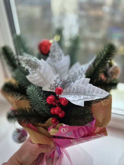 Букети із штучної ялинки від 250