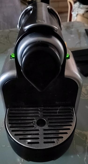 Продам капсульну кавоварку DeLonghi Nespresso