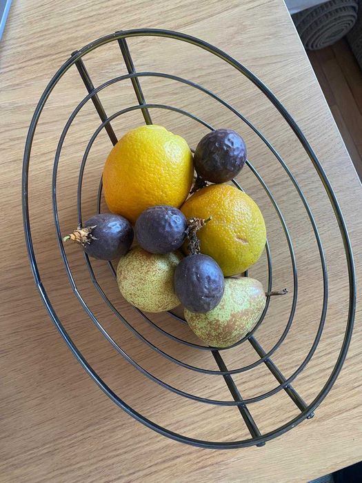 Lindíssima fruteira em metal