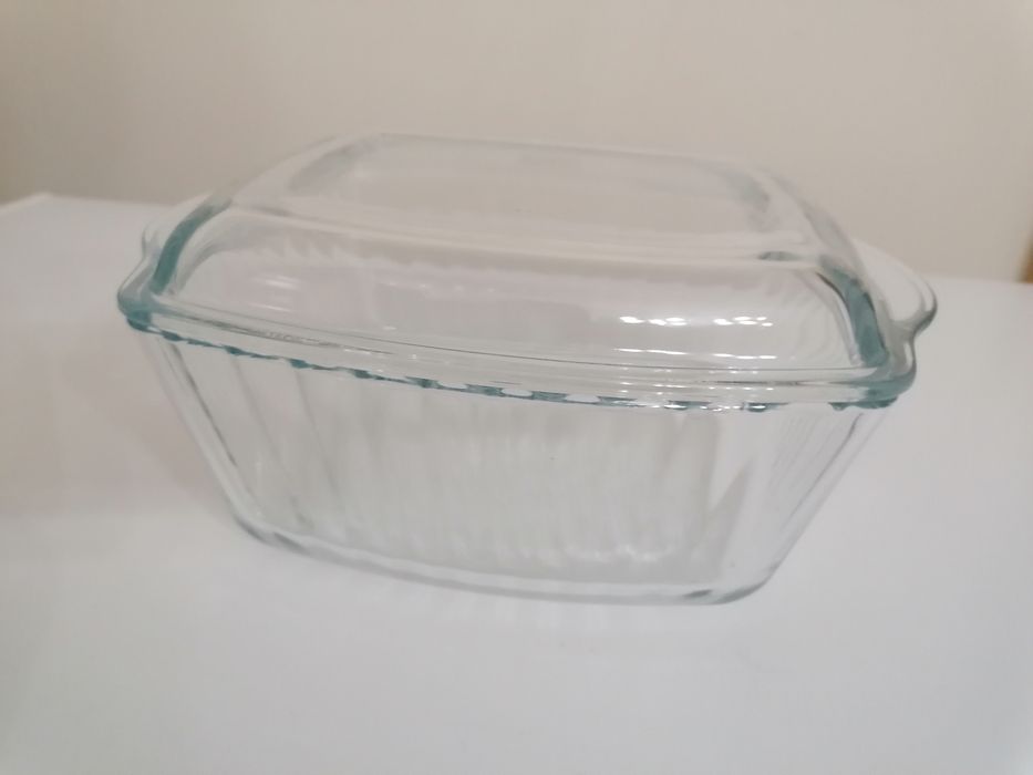 Saladeira  quadrada com tampa em  vidro