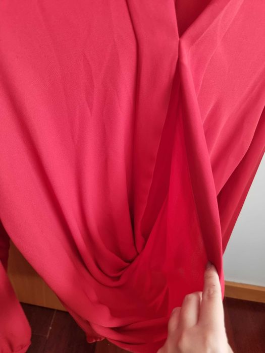 Blusa vermelha Primark com detalhe cruzado à frente, tamanho 36