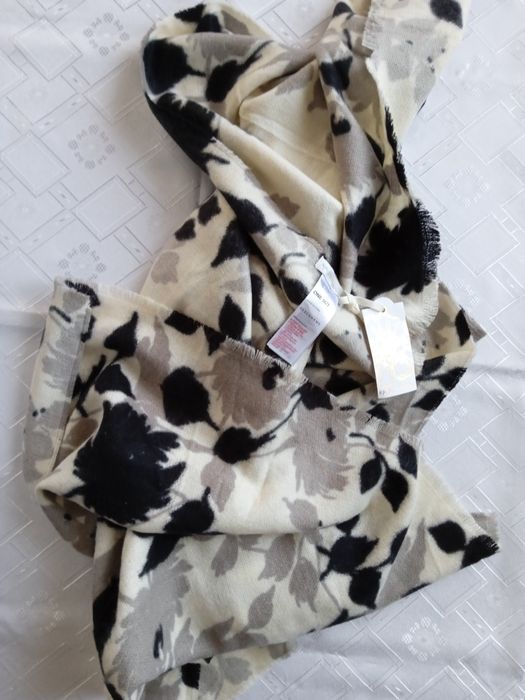 John Rocha. Nowy elegancki szal