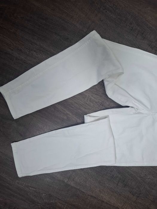 Białe jeansy damskie XS 165 (383)