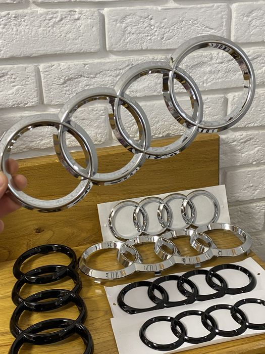 Емблема, значок на решетку радиатора / багажник AUDI, Ауди