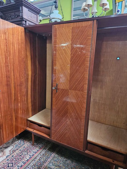 Roupeiro vintage - Bom estado geral