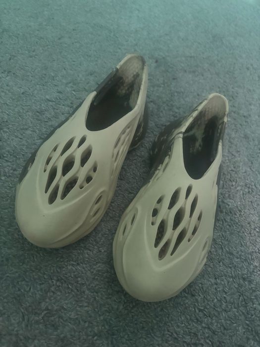 Adidas foam runner