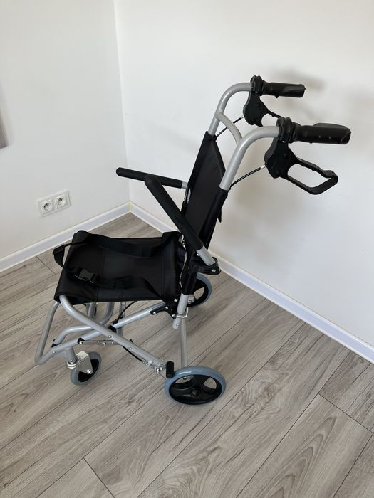 Mobiclinic. Wózek inwalidzki, tranzytowy, składany.