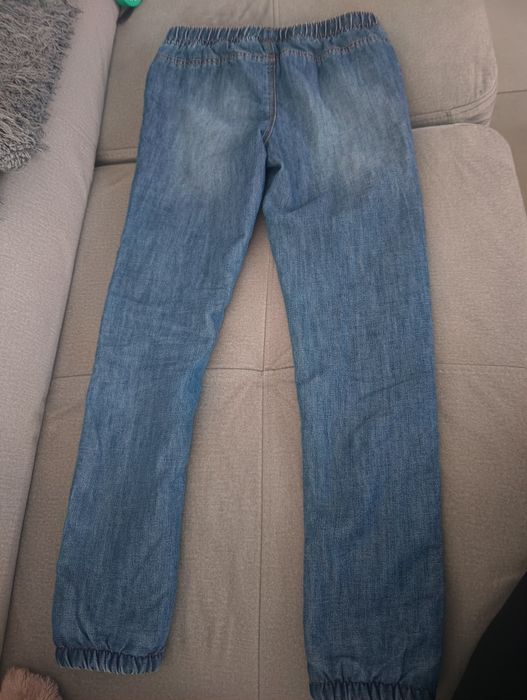 Spodnie jeansowe joggery ocieplane na polarku r.140 c&a
