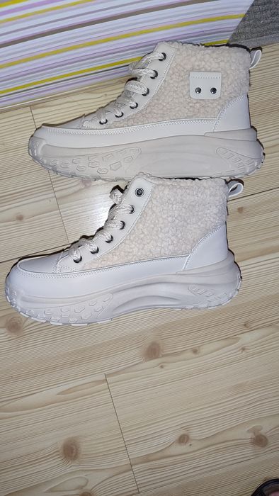 Зимові жіночі ботінки,хайтопи,нові