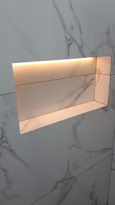 Serviço de azulejo, casa de banho, canalizador, barramento e pintura