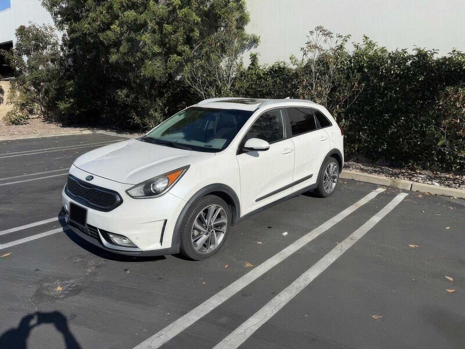 Kia Niro Hybrid      2017