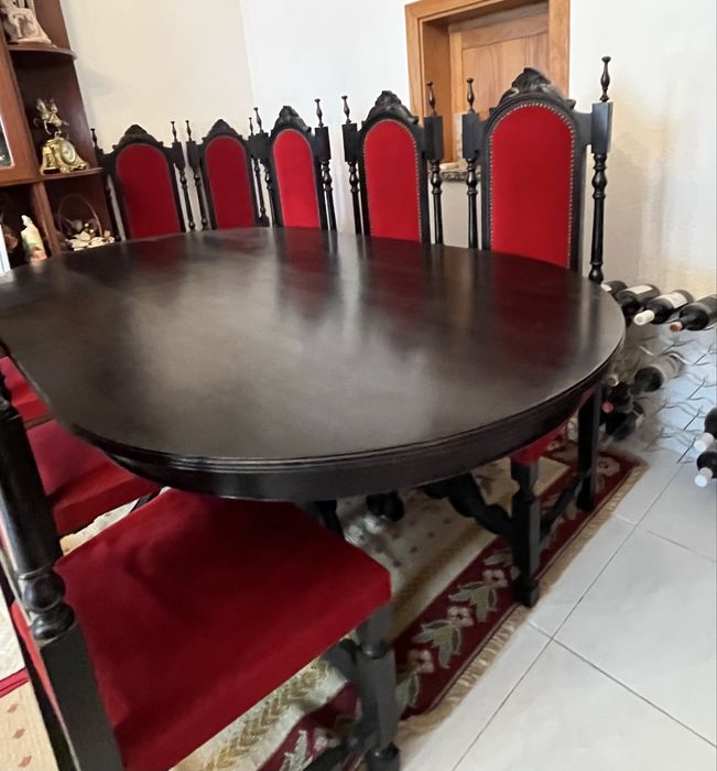 Mesa clássica + 8 cadeiras