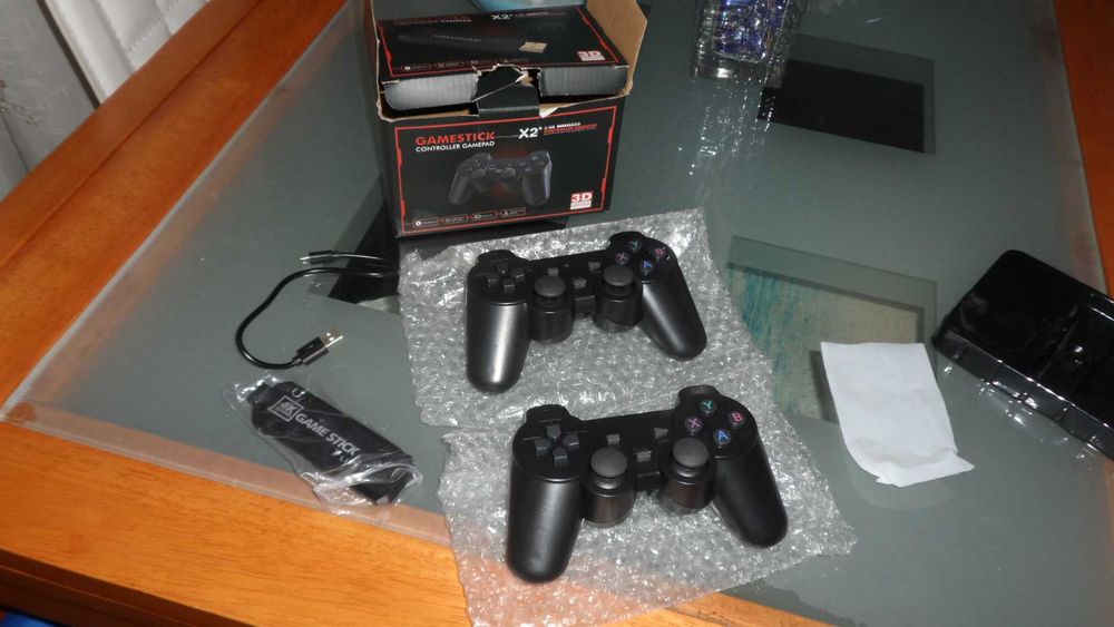 Vendo consola de jogos  mais de 1500 jogos como nova tem 2 comandos