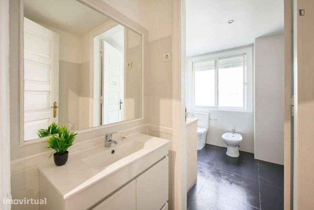 Quarto - localizado em Entrecampos Lisbon