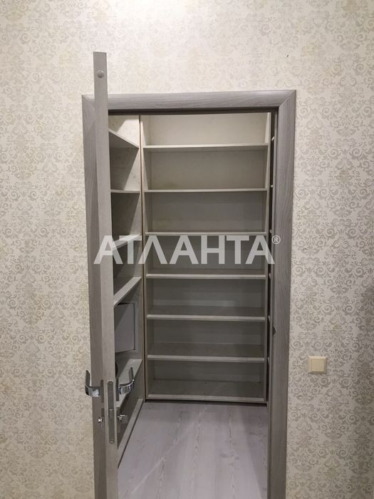 2 комнатная квартира в новом доме в центре/Привоз.