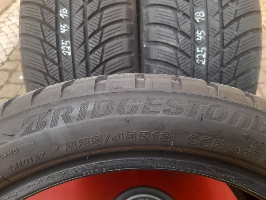 Pneus 225/45R18  Bridgestone  e GoodYear  M+S  RNF