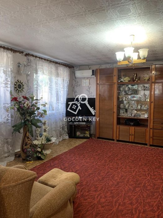 Продаж будинку із великою ділянкою