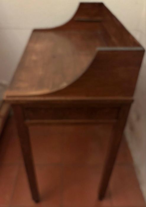 Pequena secretaria em pinho