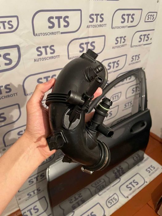 Впускной патрубок с воздушного фильтра на турбину Mercedes M274