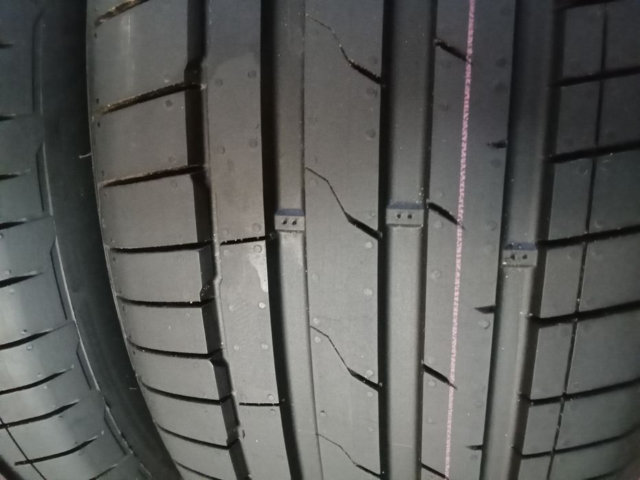 Sprzedam 4 opony 235/55/19 nowe