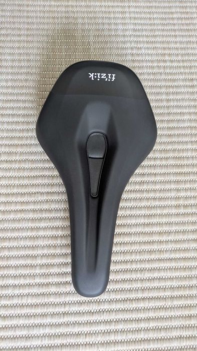 Selim de BTT Fizik Terra Aidon X3 de 145mm - NOVO