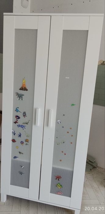 Szafa biala  półkami