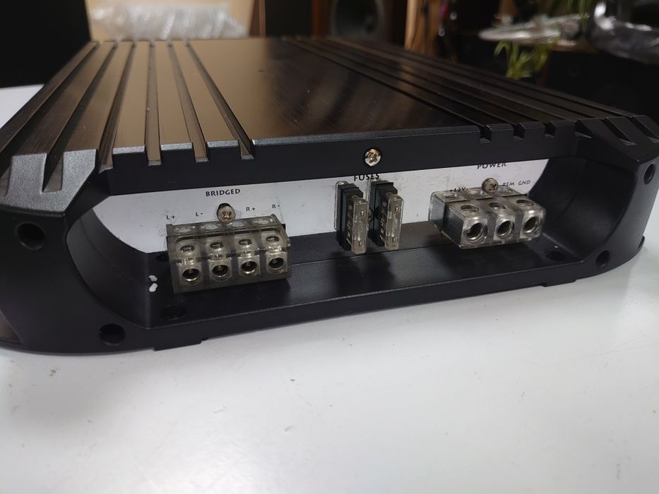 Мощный автомобильный усилитель АВ класса 2х110вт