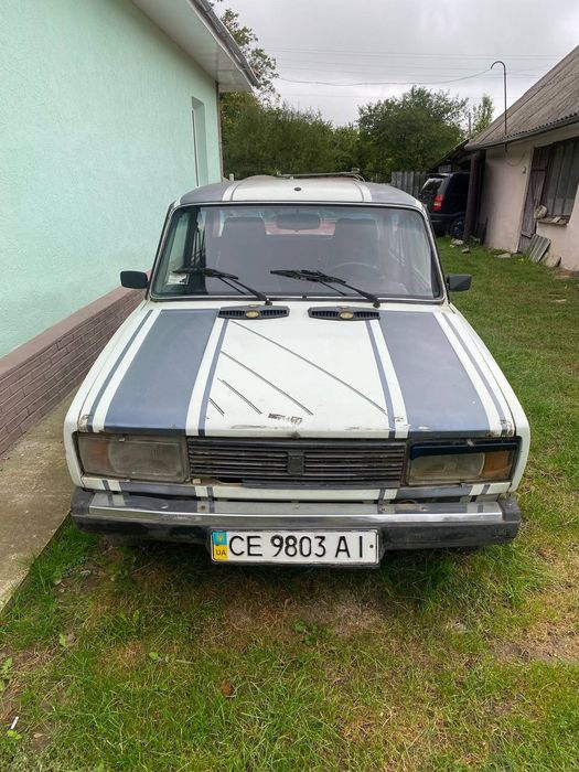 Продам ВАЗ 2105 Автомобіль на ходу заводиться та їде.Кузов має сліди експлуатації можливий торг.