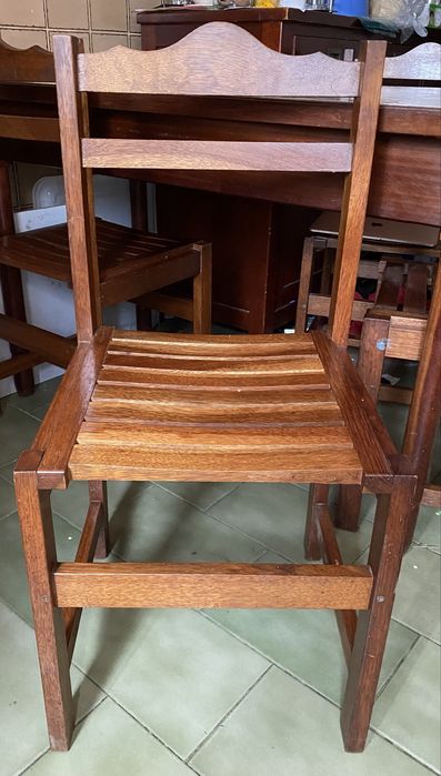 Mesa com 4 cadeiras OPORTUNIDADE
