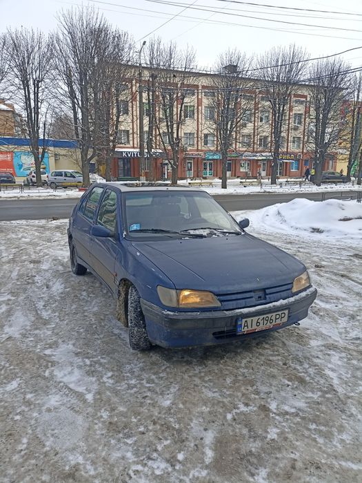 Пежо 306 на повному ходу