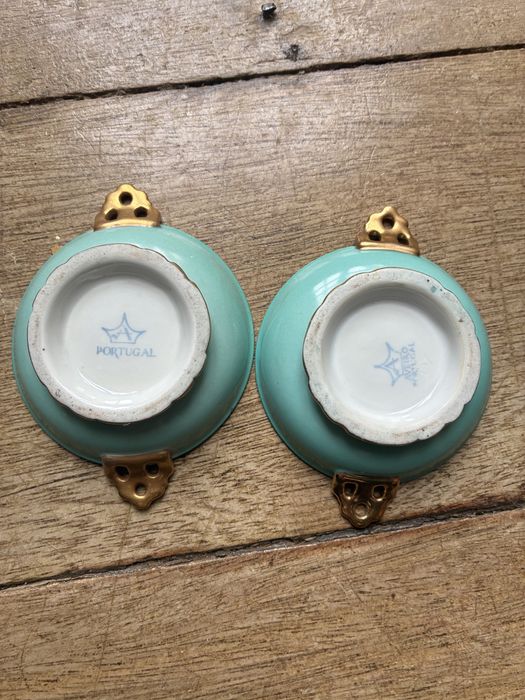 Duas taças pequenas Antigas