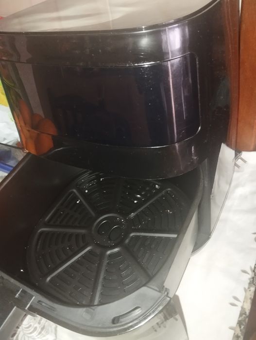 Air frayer como nova (usada 2x) capacidade de 5.5Lts