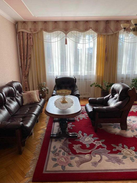 Продається 2-х поверховий, цегляний будинок, готовий до проживання.