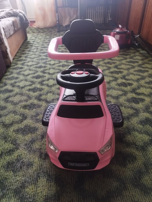 Продам толокар машинка-каталка