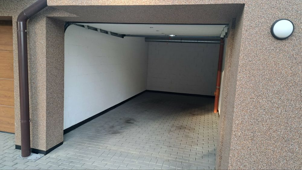 Garaz na osiedlu Bursztynowym, Osielsko