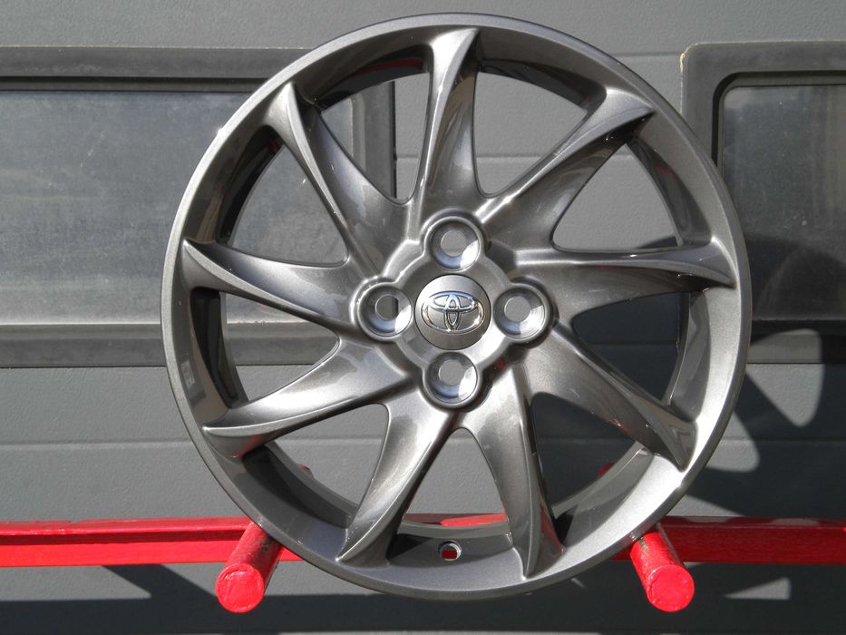 Nowe oryginalne felgi aluminiowe 16 4x100 Toyota Yaris III
