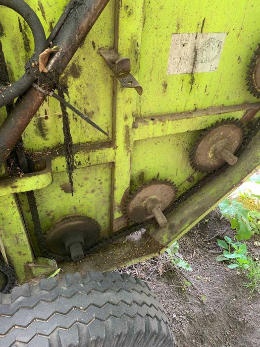 Прес підбирач рулонний Claas Rollant 44